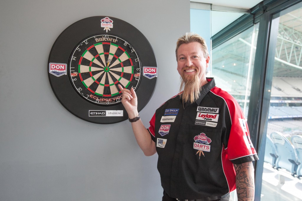 Whitlock Goes The Distance To Break World Record | Simon Whitlock